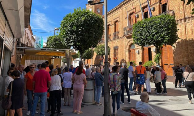La plantilla municipal de Nerva cumple una semana de concentraciones por el cobro de sus nóminas