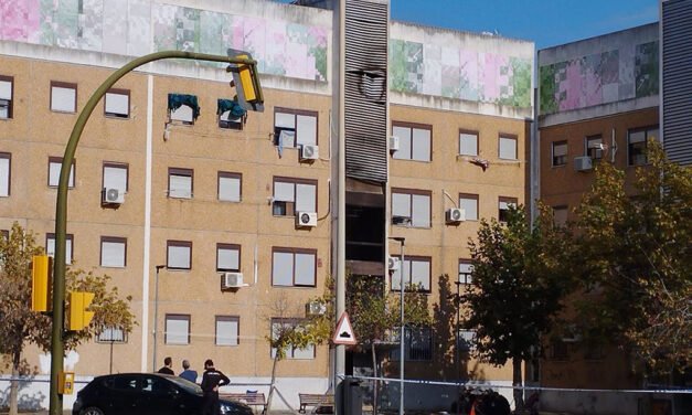 Nuevo incendio en el mismo edificio de la plaza Violeta de El Torrejón