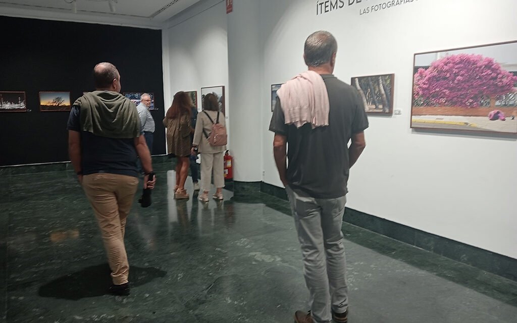 Los ‘Ítems de dudable belleza’ de Rafael E. Cárdenas llegan a Huelva