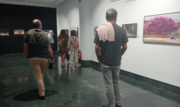 Los ‘Ítems de dudable belleza’ de Rafael E. Cárdenas llegan a Huelva