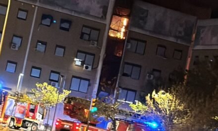 Una explosión incendia un edificio en El Torrejón