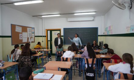 El Ayuntamiento de Moguer promueve varios talleres formativos en los institutos del municipio