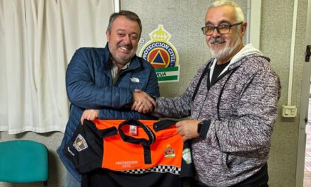 Mainclin adquiere nuevos uniformes para Protección Civil de Nerva