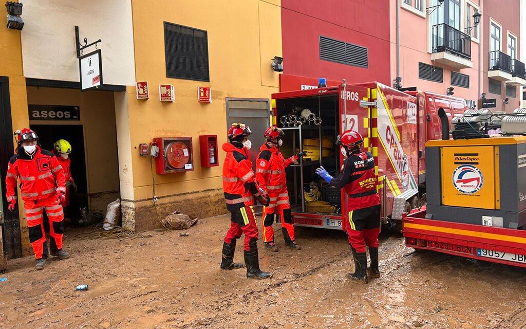 Bomberos de Huelva, tras comenzar a trabajar en Valencia: «El escenario que encontramos es devastador»