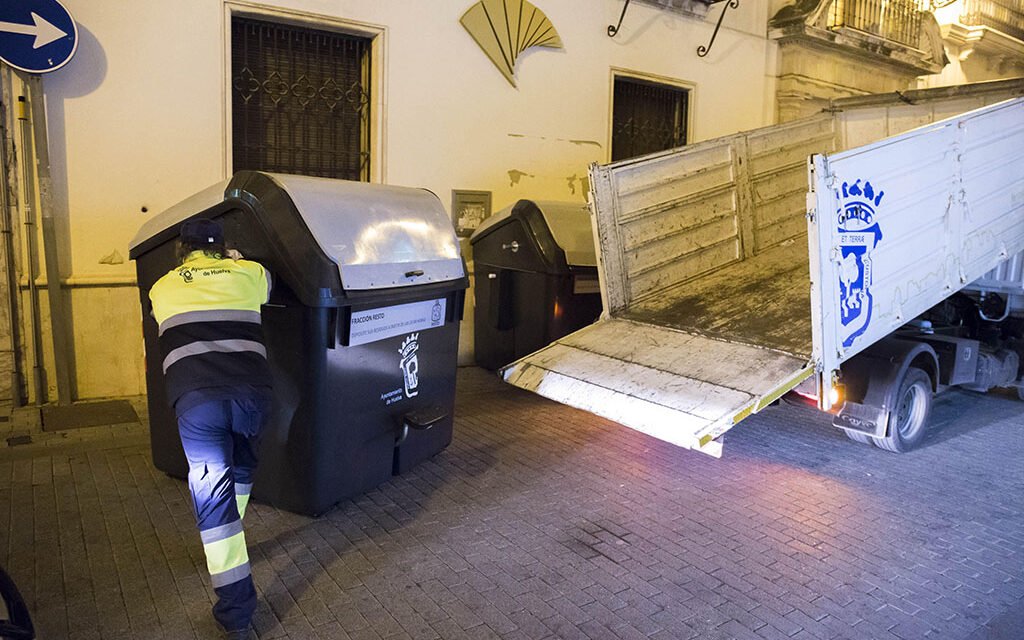 El Ayuntamiento retira 367 kilos de basura por onubense al año