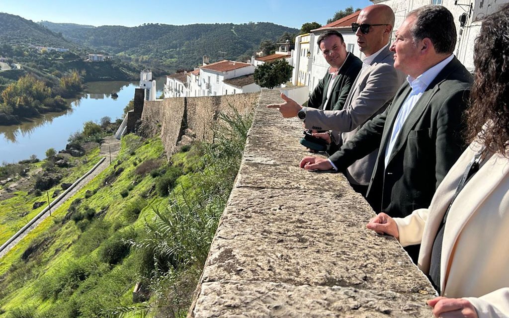 Toscano impulsa la cooperación entre Huelva y Mértola