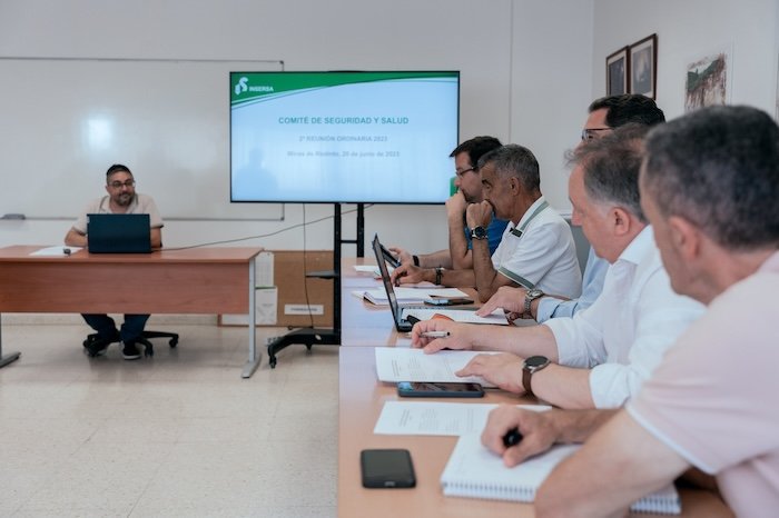 Óscar Collado, jefe de Prevención de Insersa, durante un comiité de Seguridad y Salud.