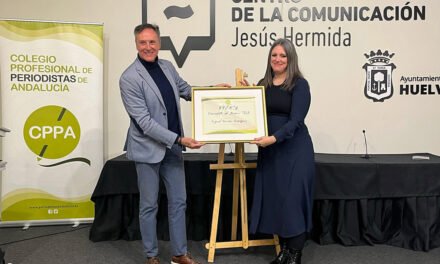 Raquel Rendón recibe el Premio Periodista de Buena Tinta 2024