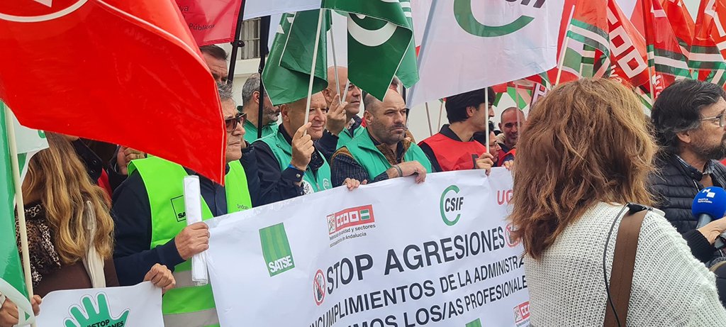 Cientos de trabajadores del SAS se manifiestan contra las agresiones