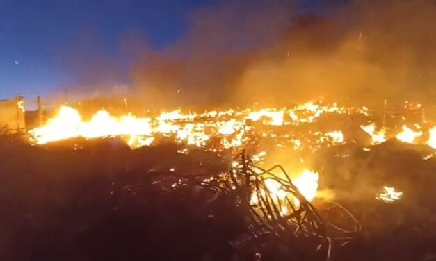 Un incendio afecta a un centenar de chabolas en Lucena del Puerto