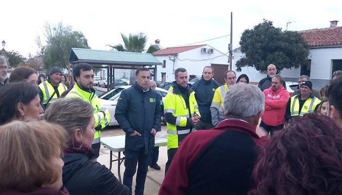 Los vecinos de Cueva de la Mora vuelven a casa de forma «ordenada» tras las acciones acometidas en el embalse