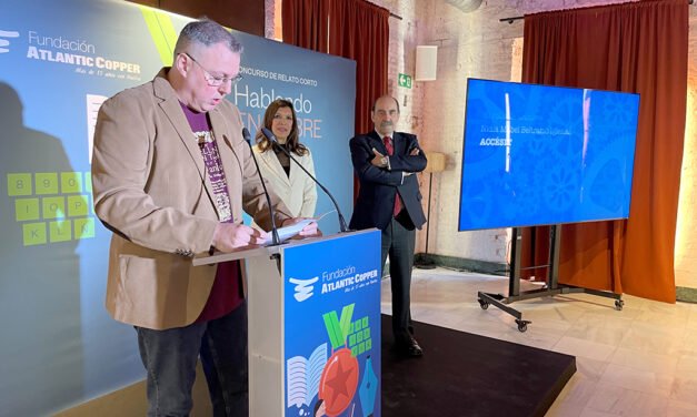 Ernesto Tubía recibe el primer premio del ‘Hablando en cobre’