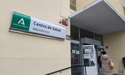 Denuncian la falta de un tercio de los médicos en el centro de salud de las Adoratrices