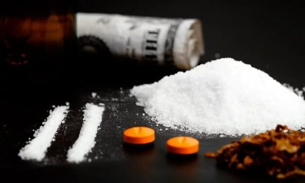 Tres años de prisión para una madre y su hijo por vender drogas en Bollullos