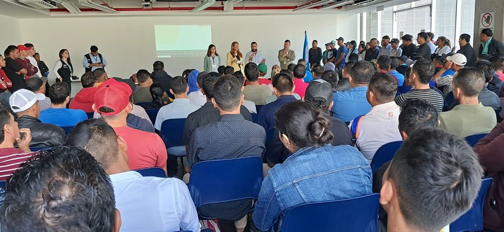 Freshuelva selecciona a 380 trabajadores en Colombia, Ecuador y Honduras para la campaña de frutos rojos