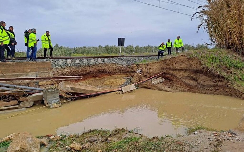 El temporal obliga de nuevo a interrumpir los trenes en la línea Huelva-Sevilla