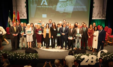 Las Banderas de Andalucía reconocen el potencial de Huelva para que la provincia «avance»