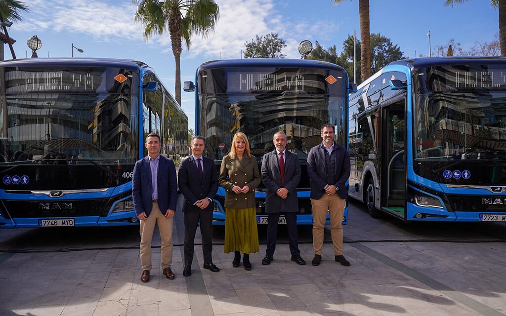 Huelva estrena sus diez primeros autobuses cien por cien eléctricos