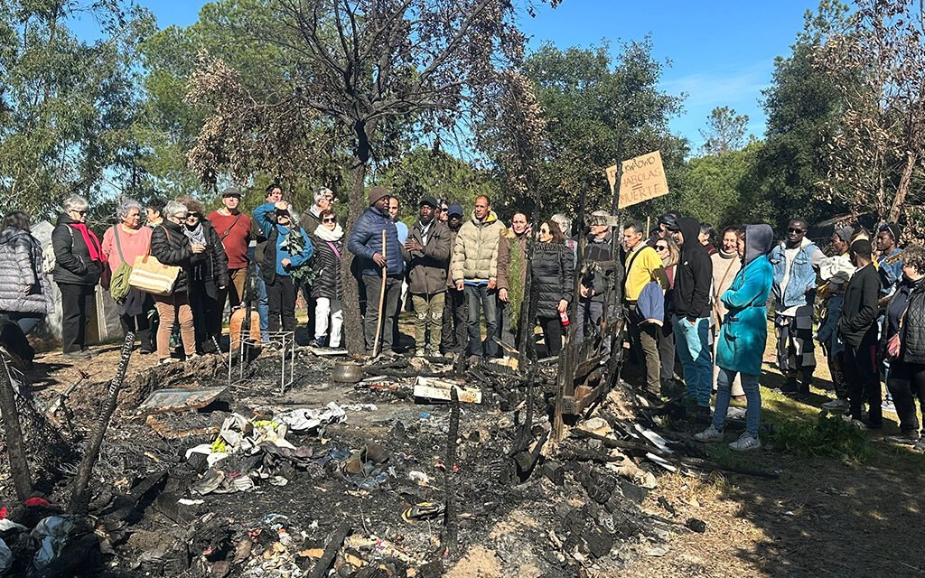 Emotivo homenaje a Kwadow, el migrante calcinado en su chabola de Lucena