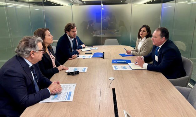 Toscano lleva a Bruselas la presa de Alcolea y las infraestructuras de Huelva