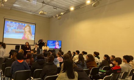 Mariló Montero insufla vocación periodística entre los estudiantes de Huelva