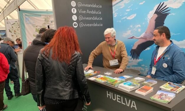 Huelva busca al turista ornitológico en Navarra y Extremadura