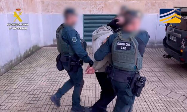 El detenido por yihadismo en Huelva tenía armas blancas y hacía búsquedas de ataques suicidas