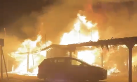 Arde el chiringuito ‘El Portugués’ de Isla Cristina