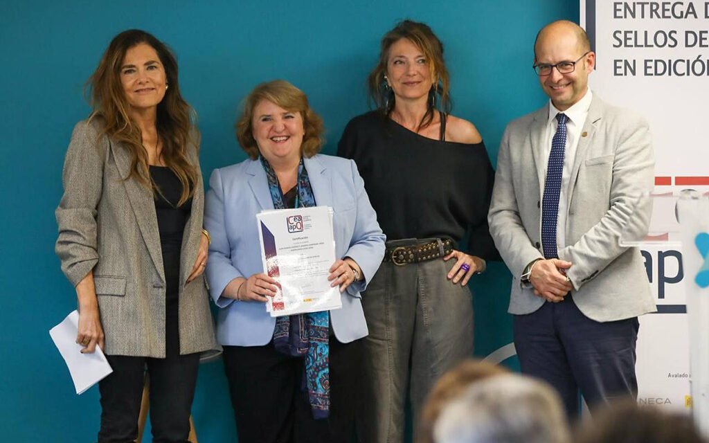 La UHU recibe tres nuevos sellos de calidad CEA-APQ