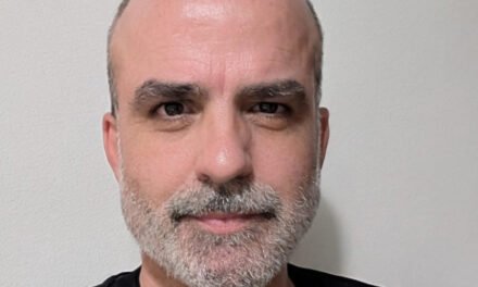 Danieldoce lleva su ‘Breve hatillo de besos y versos’ a la Sala 1900