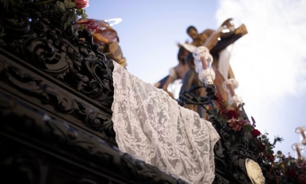 Descendimiento sublime por las calles de Huelva