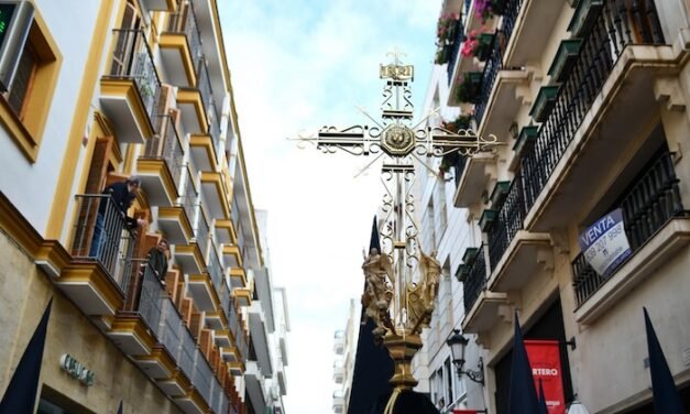 La Santa Cruz cumple con la emoción del Miércoles Santo