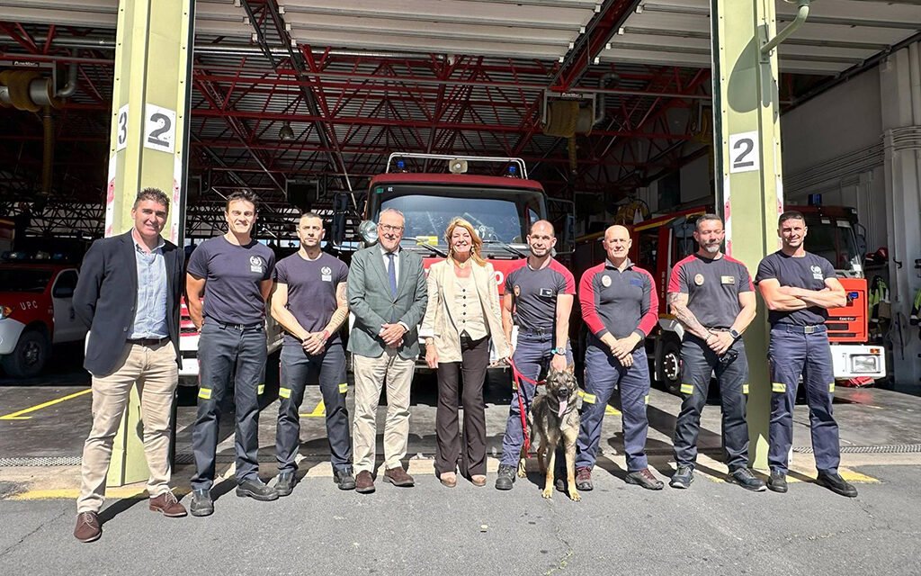 Bomberos de Huelva enseñan el mejor método de rescate canino en Latinoamérica