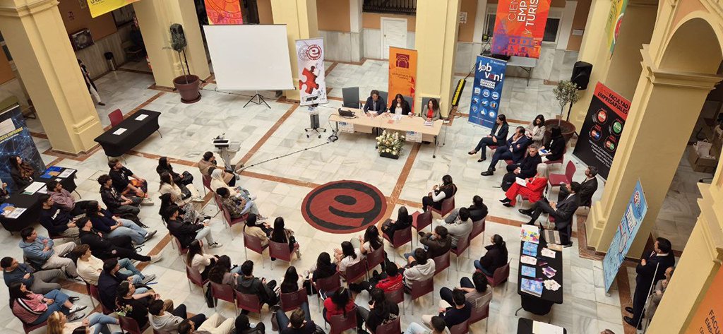 La UHU pone en contacto a empresas y estudiantes de Empresariales y Turismo