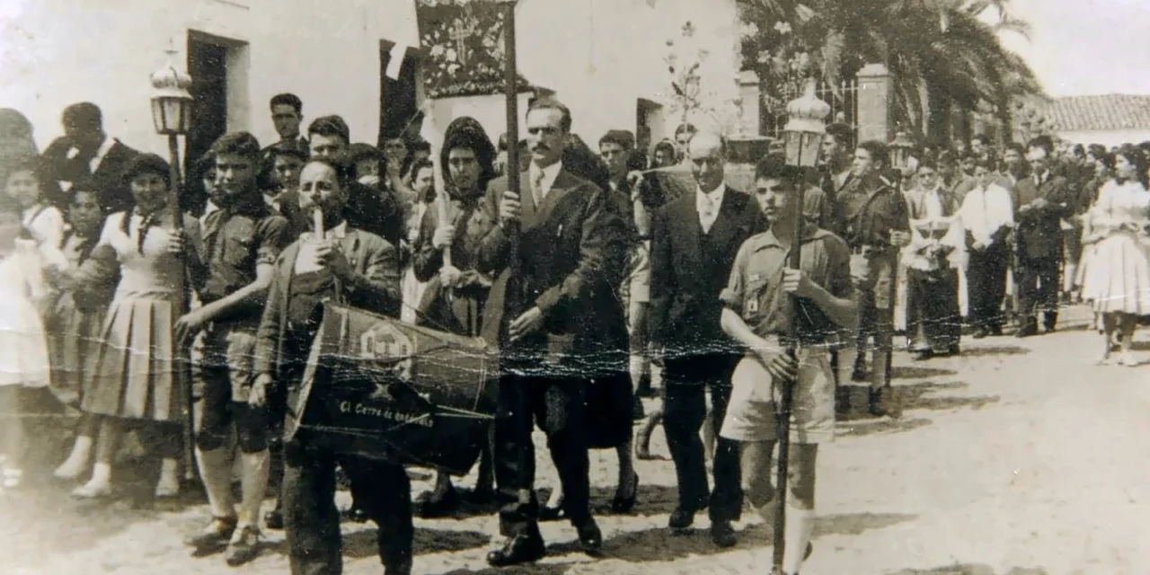 El Buitrón y su Santa Cruz: Cuatro siglos de devoción entre romero, flores y sentimiento de comunidad