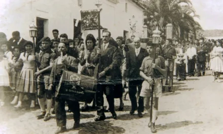 El Buitrón y su Santa Cruz: Cuatro siglos de devoción entre romero, flores y sentimiento de comunidad