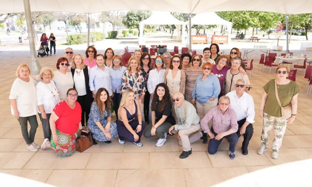 El Aula de la Experiencia de la UHU disfruta de su Fiesta de la Primavera