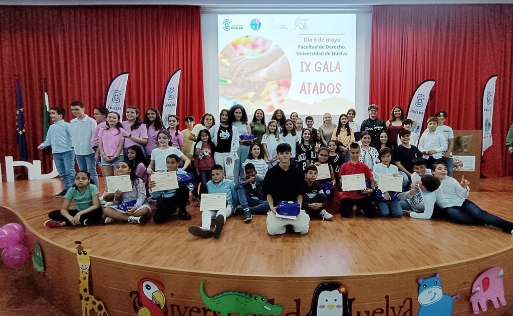 Doce escolares son reconocidos como menores ejemplares por sus acciones solidarias