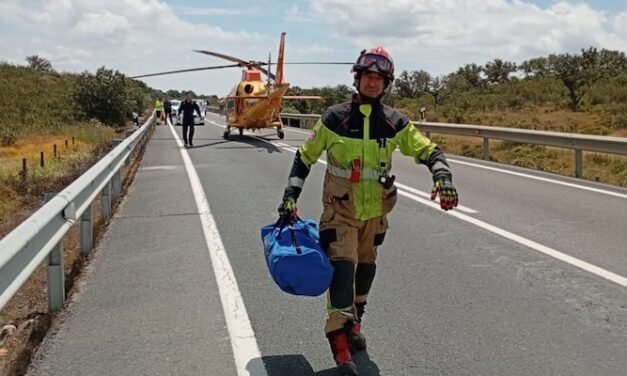 Trasladan en helicóptero a un motorista herido en Alosno