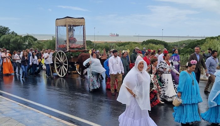 Mazagón mira al cielo en el inicio de su romería a la Virgen del Carmen
