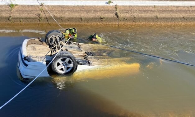 Hallan tres personas muertas en el interior de un vehículo que cayó a un canal en Cartaya