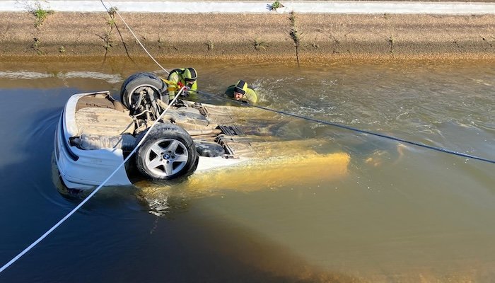 Hallan tres personas muertas en el interior de un vehículo que cayó a un canal en Cartaya
