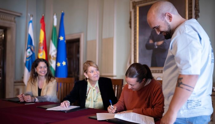 El Ayuntamiento de Huelva formaliza siete nuevos contratos de viviendas de alquiler