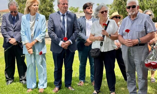 El secretario de Estado de Memoria Democrática visita las fosas del cementerio de La Soledad