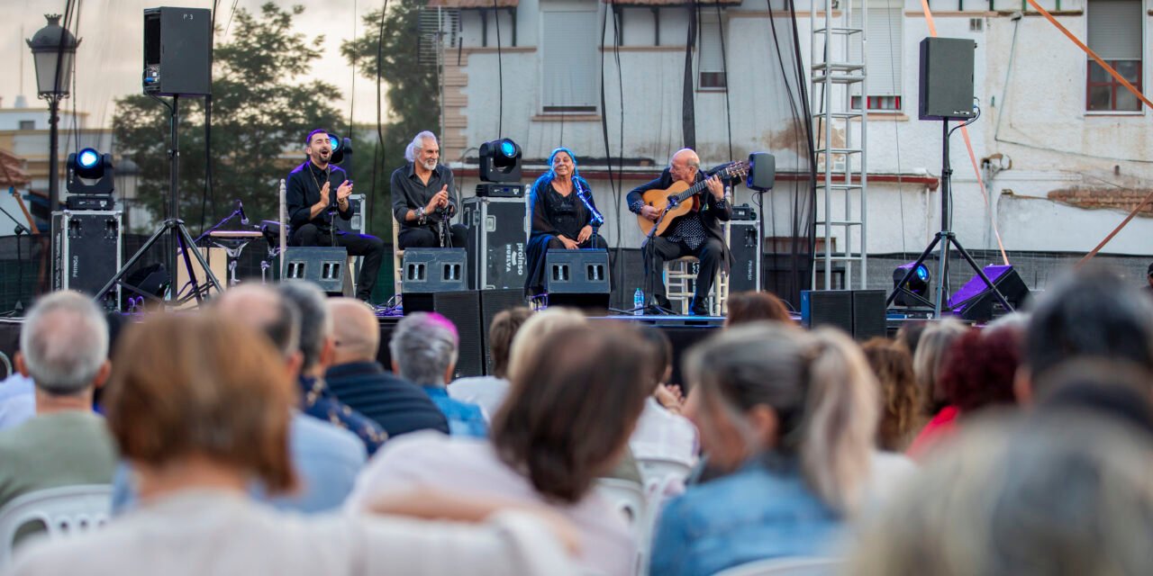 El escenario Quitasueños-Cajasol se prepara para dos grandes citas del X Festival Flamenco