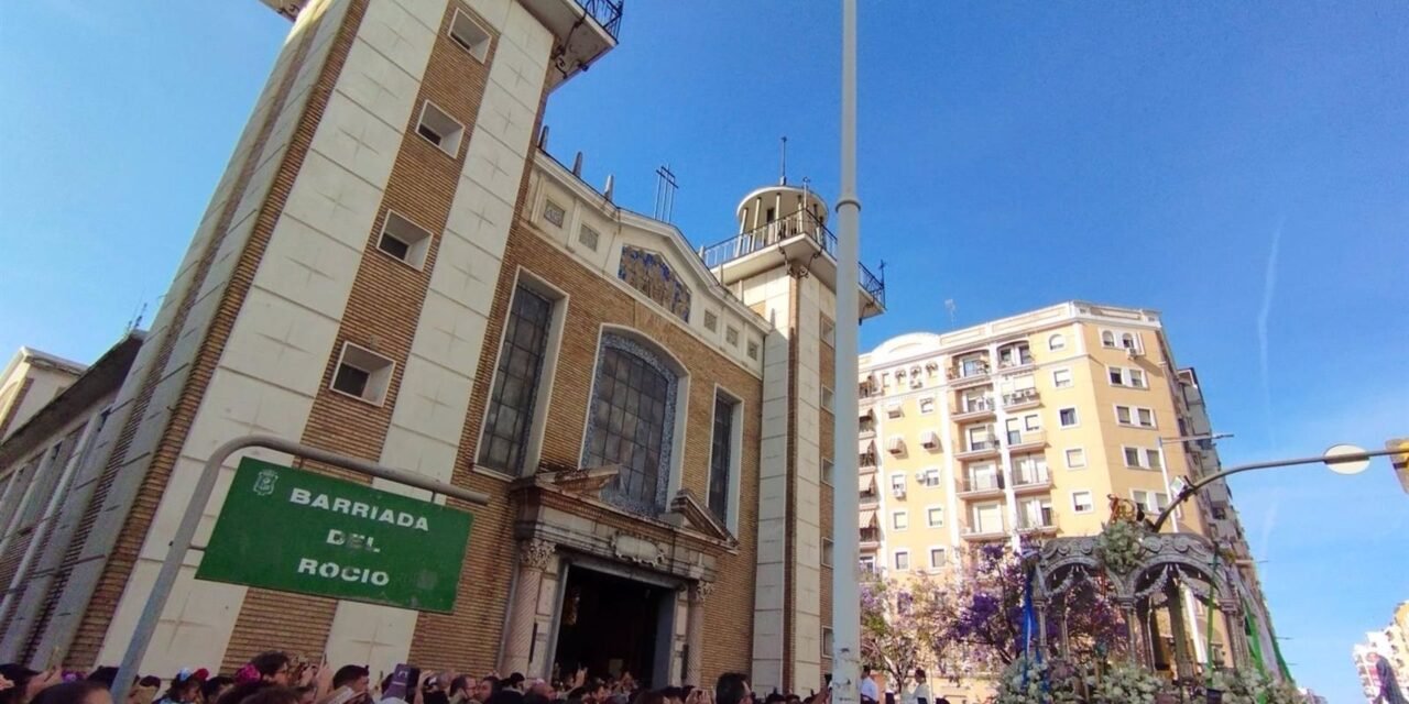 Miles de onubenses despiden a la Hermandad de Huelva