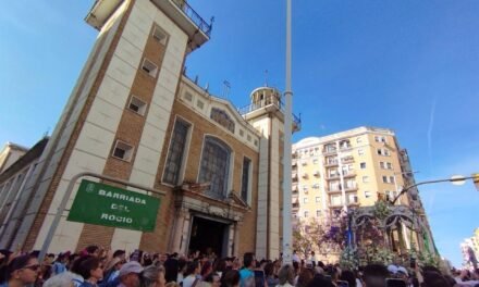 Miles de onubenses despiden a la Hermandad de Huelva