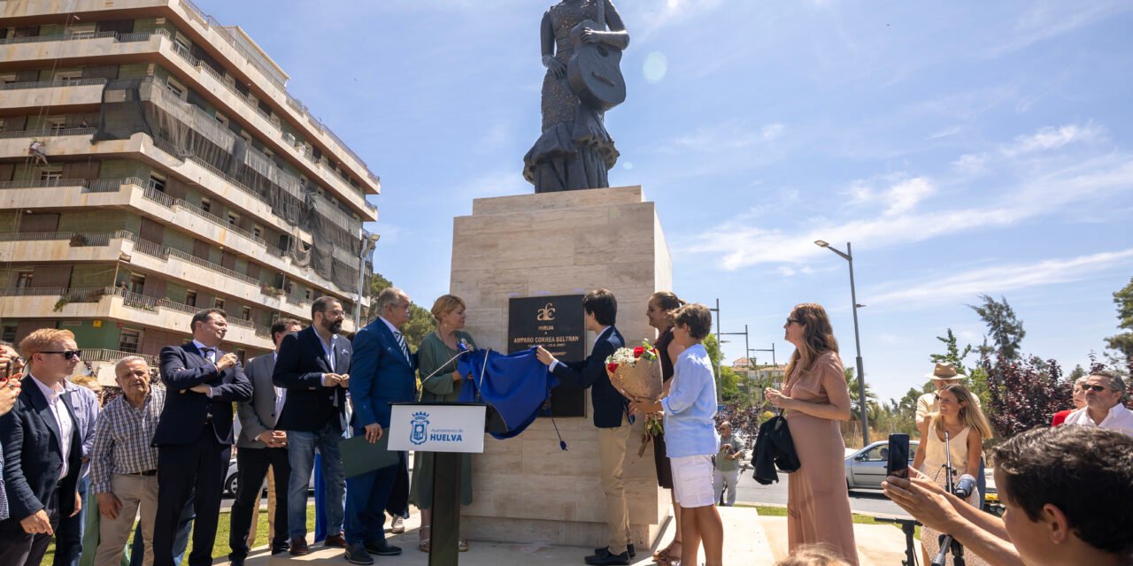Huelva levanta un monumento en memoria de Amparo Correa