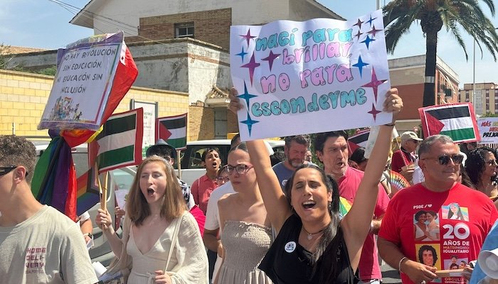 El Orgullo de la Paz recorre las calles de Huelva