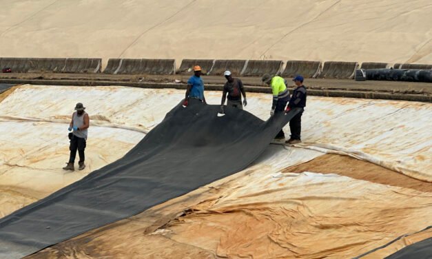 La CR Palos renueva la lámina de una balsa de riego